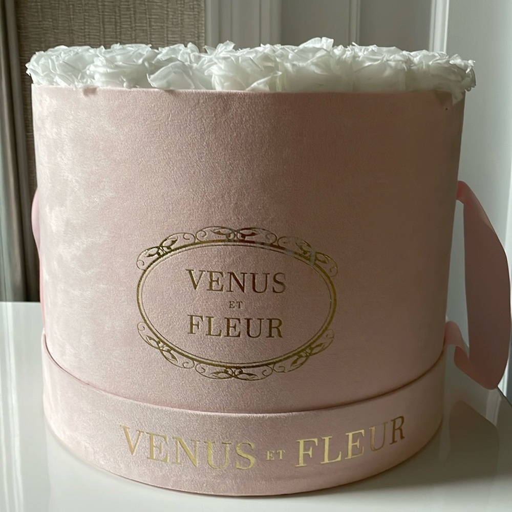Venus Fleur Large White Rose Box